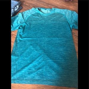 Lululemon vent tech short sleeve shirt